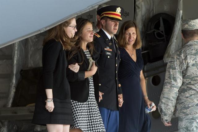 La familia del general Harold J. Greene, víctima del ataque de un soldado afgano este martes en Kabul. EFE