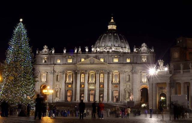 VATICAN-CHRISTMAS-TREE