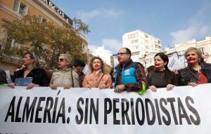 Periodistas de España tienen poco que celebrar en su día