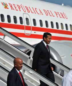 Ollanta Humala llega a Cuba para firmar acuerdos e informarse sobre Chávez  (FOTOS)