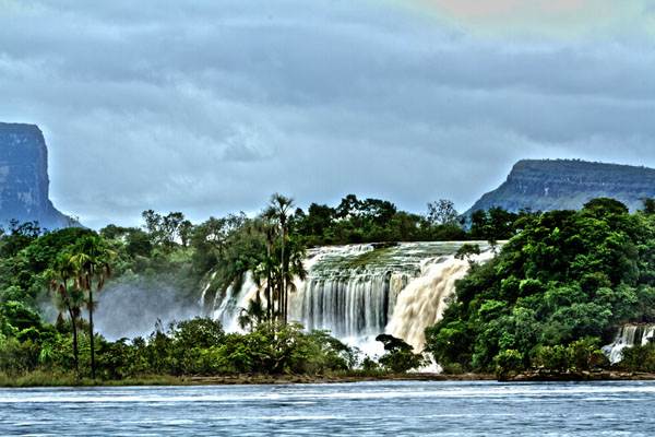 Persisten problemas de combustible en Canaima