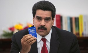 Análisis EFE: Maduro gobierna a la espera de Chávez, pero sus poderes no son iguales