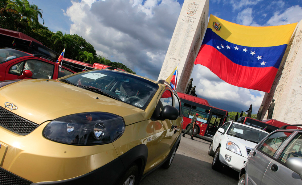 Gobierno promete aumentar la entrega de carros de Venezuela Productiva