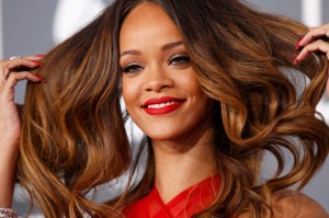 Rihanna recibe ramo de “monte” como regalo de San Valentín (Foto)