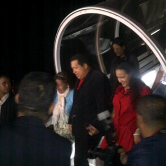 FALSO: Esta NO es la foto de Chávez llegando el 18 de febrero