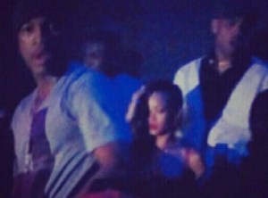 Chris y Rihanna salen a rumbear y OH-OH!  se encuentran con la ex de Chris