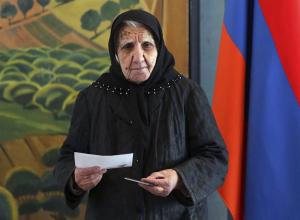 Normalidad en las primeras horas de votación en las presidenciales armenias