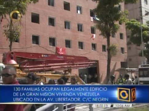 Invaden edificio de la Misión Vivienda en la Av. Libertador (Video)