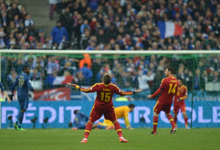 España gana a Francia en París y se acerca al Mundial de Brasil