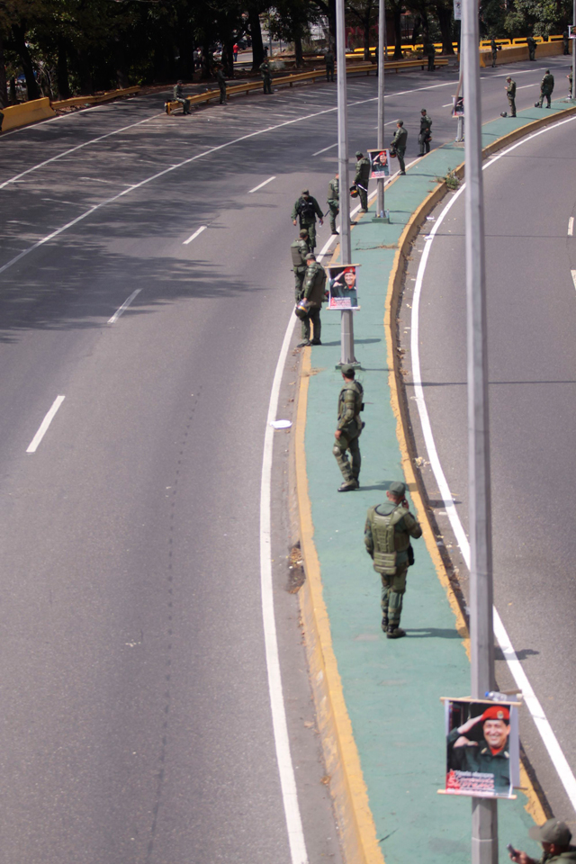 La Autopista Francisco Fajardo cerrada en ambos sentidos (Fotos)