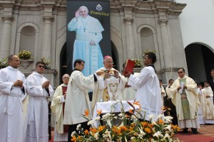 Sacerdotes tachirenses renuevan sus promesas en Misa Crismal