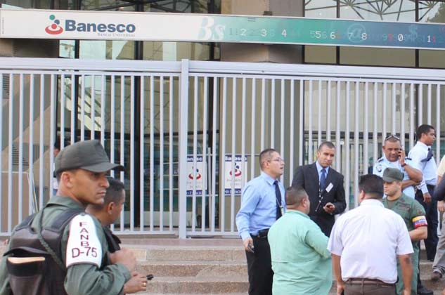 Intento de robo y disparos dentro de Banesco Puerto La Cruz