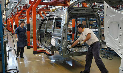 Producción automotriz casi paralizada en mayo