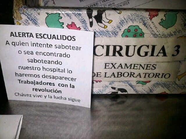Panfletos fascistas amenazan a médicos del Universitario (Foto)
