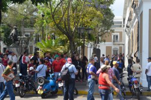 Solicitan destitución de Capriles como Gobernador