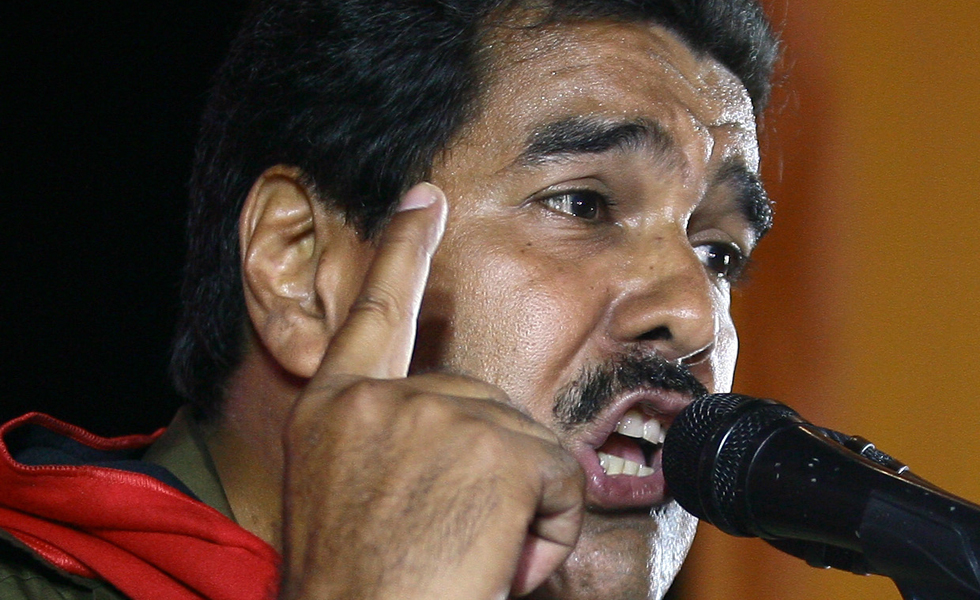 Maduro arremete contra la prensa: Me voy a tener que echar un pote de pintura roja a ver si me ven