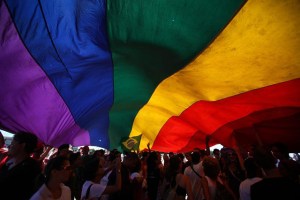 Movimiento homosexual izará la bandera gay en el Día Internacional contra la homofobia