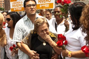 Madre de Antonio Rivero no esperaba celebrar su día visitando a un hijo en la cárcel (Fotos)