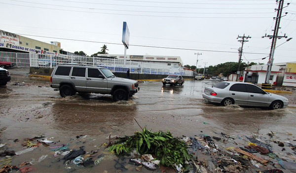 Fuerte aguacero sacudió a Zulia (Fotos)