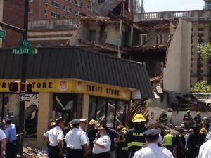 Al menos 10 personas atrapadas en derrumbe de un edificio en Filadelfia