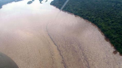 Ecuador recoge agua de ríos en Brasil, Colombia y Perú tras derrame petrolero