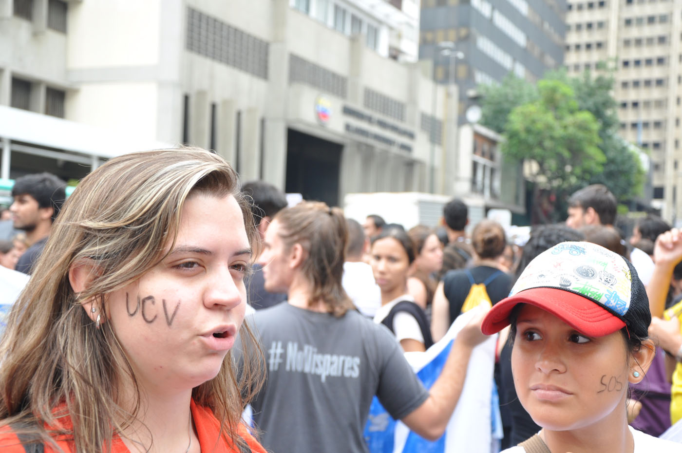 Estudiantes se encuentran en la avenida Urdaneta frente al Ministerio Interior y Justicia (Fotos + Video)