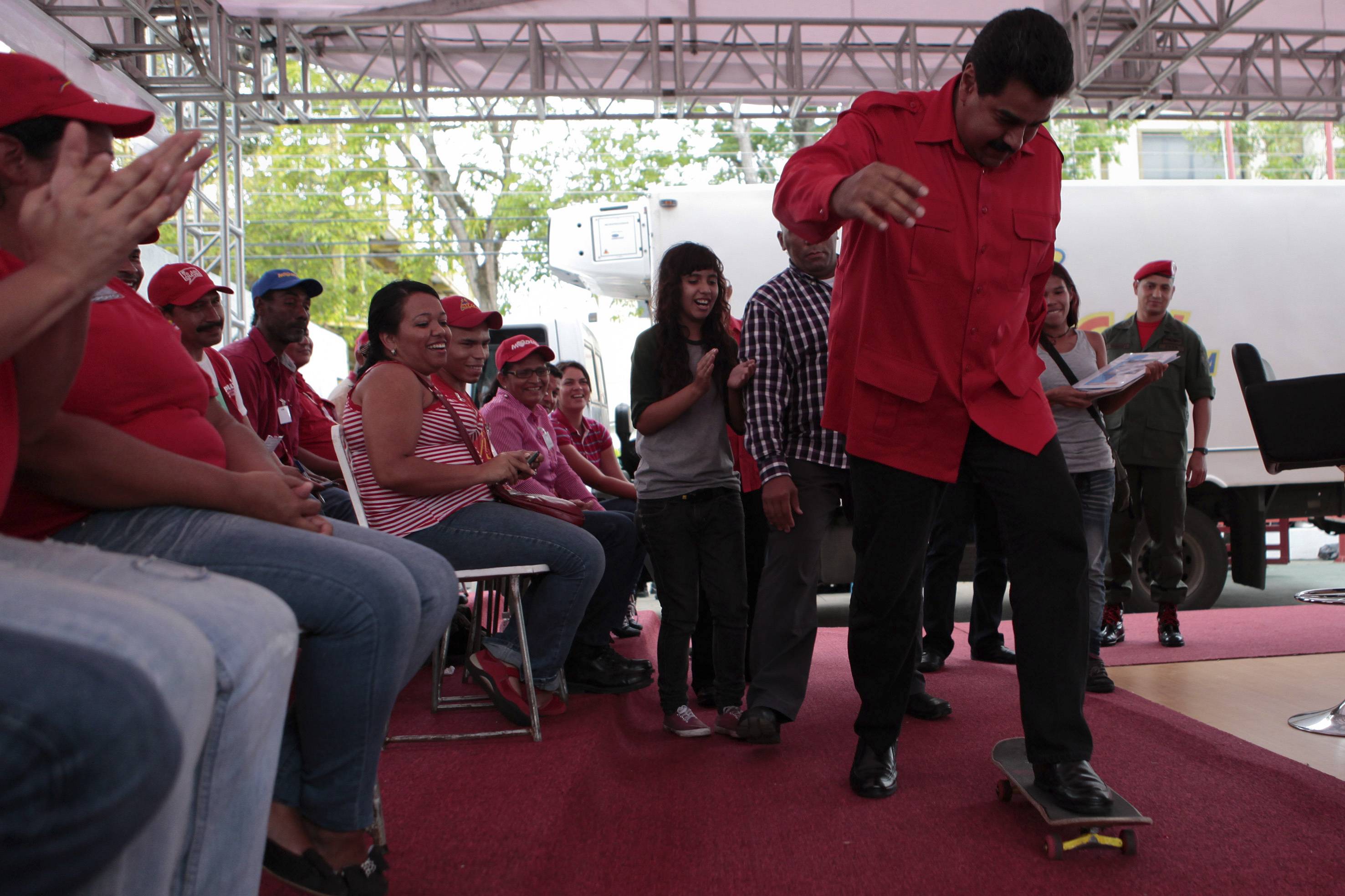 Maduro el “skater” (Fotos)