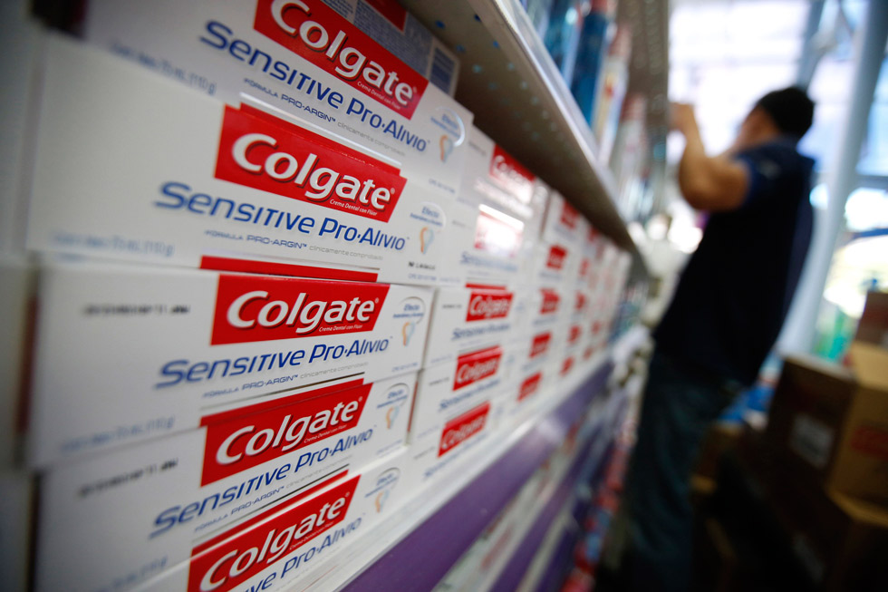 Colgate-Palmolive descarta aumentos de ganacias este año, en parte por Venezuela