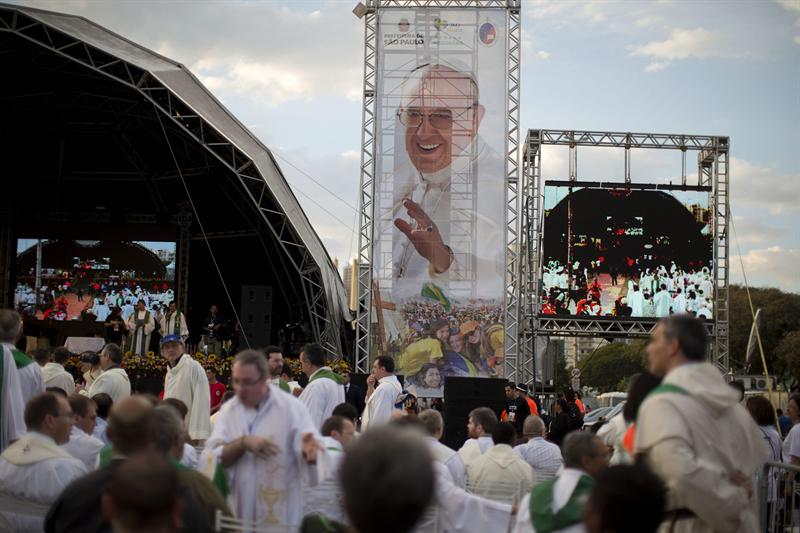Latinoamericanos se vuelcan en recibir al papa Francisco en Brasil