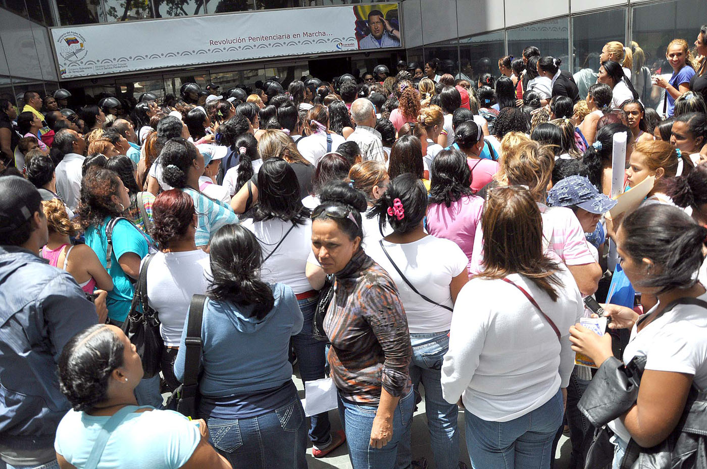 Así protestan los familiares de los presos frente al Ministerio (Fotos)