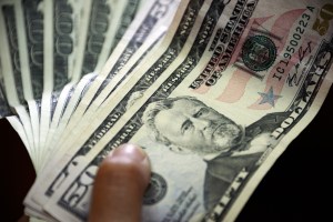 Dólar Simadi cierra la semana con su valor más alto en 177,90 bolívares