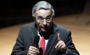 Uribe afirma que las Farc siguen “refugiadas” en Venezuela