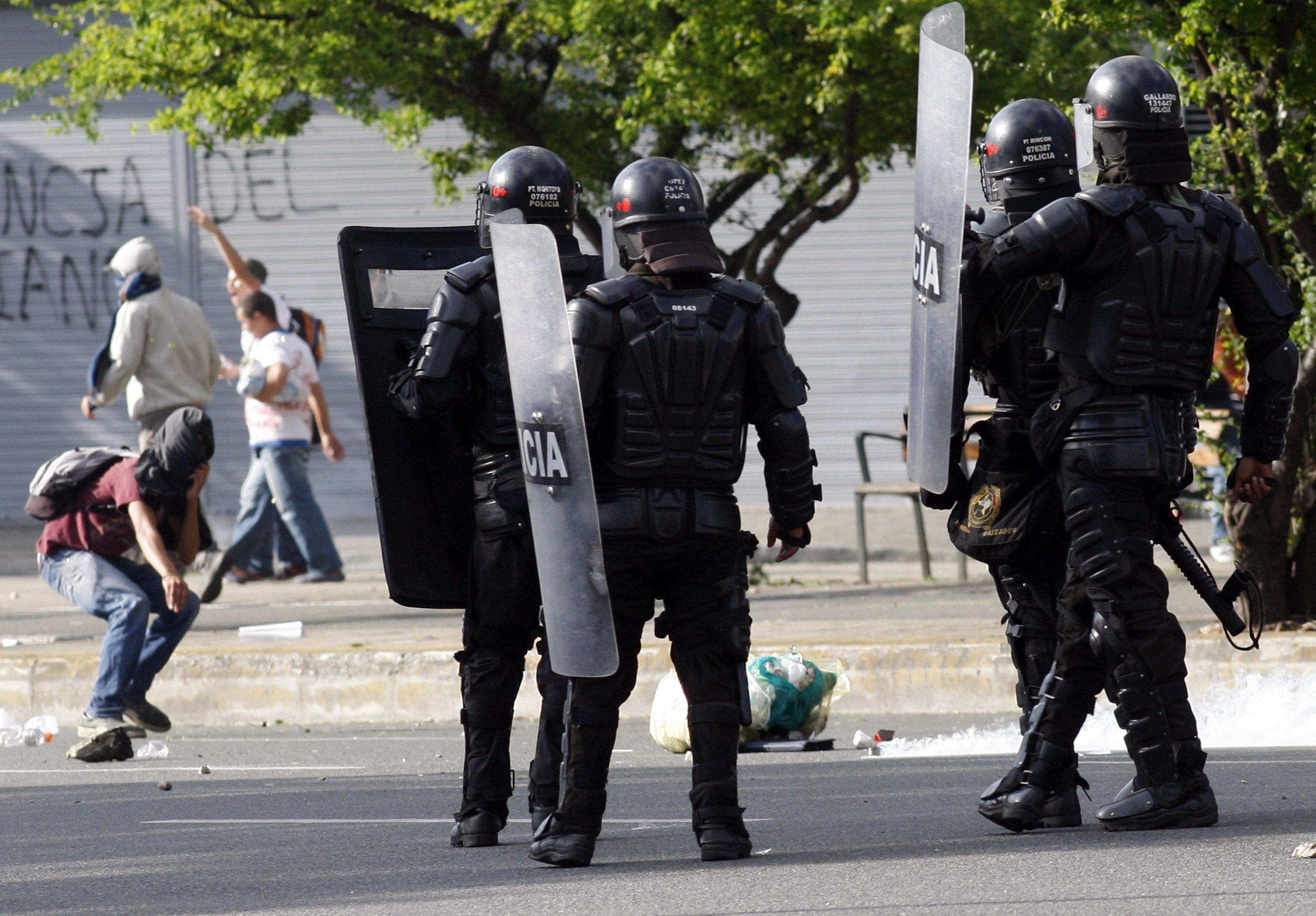 Santos ordena militarizar Bogotá después de violentos disturbios