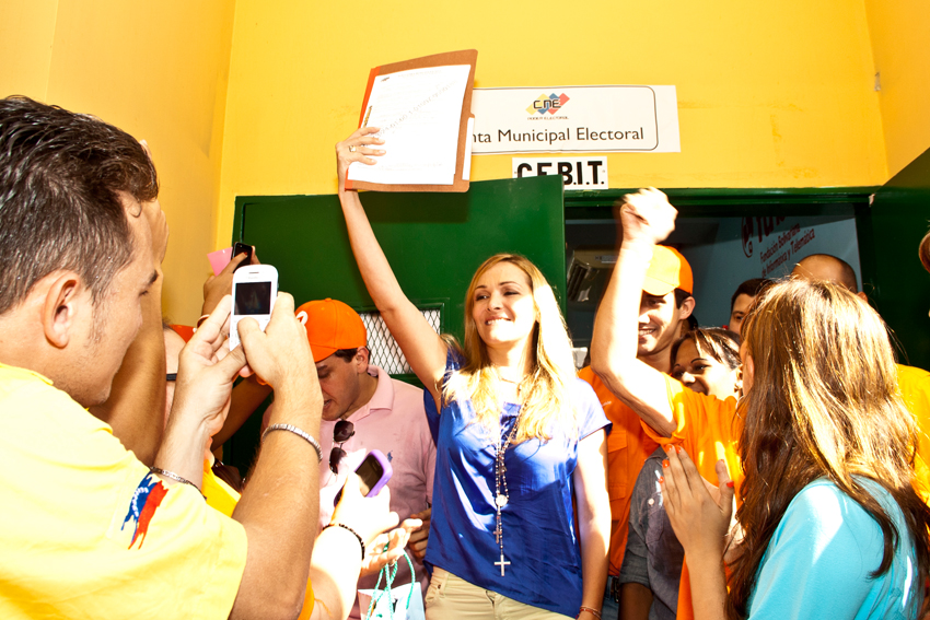 Fabiola Colmenarez inscribió su candidatura a la alcaldía del municipio Vargas (Fotos)