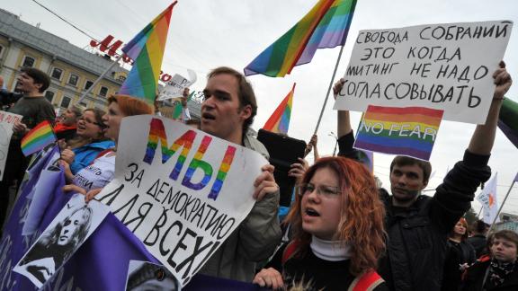 Parlamento ruso planea prohibir a gays donar sangre