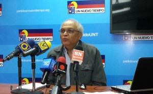 Vicente Bello emplazó al CNE a fijar posición sobre persecución a empleados públicos