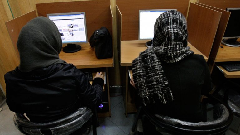 Irán estudia si usar Facebook y Twitter es un “pecado”
