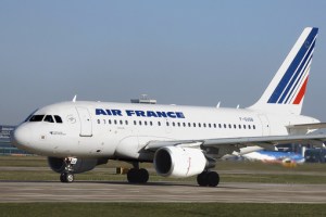 Aviones caza escoltan a aeronave de Air France por una amenaza