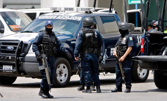 Enfrentamiento entre policías y narcos enciende alarmas en México