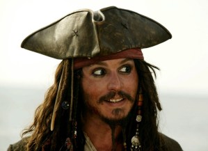 La razón por la que el capitán Jack Sparrow camina de forma tan extraña, según un pescador noruego (VIDEO)