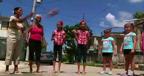 Esta es la calle de La Habana donde sus habitantes son mellizos (Video)