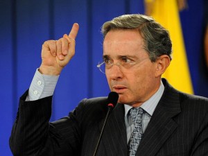 Uribe critica acuerdo político del gobierno con las Farc