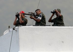 Con francotiradores “protegen” Miraflores (Foto)