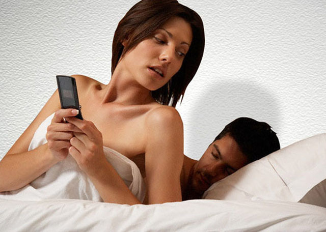 ¿Hombres y mujeres reaccionamos de forma distinta ante la infidelidad?