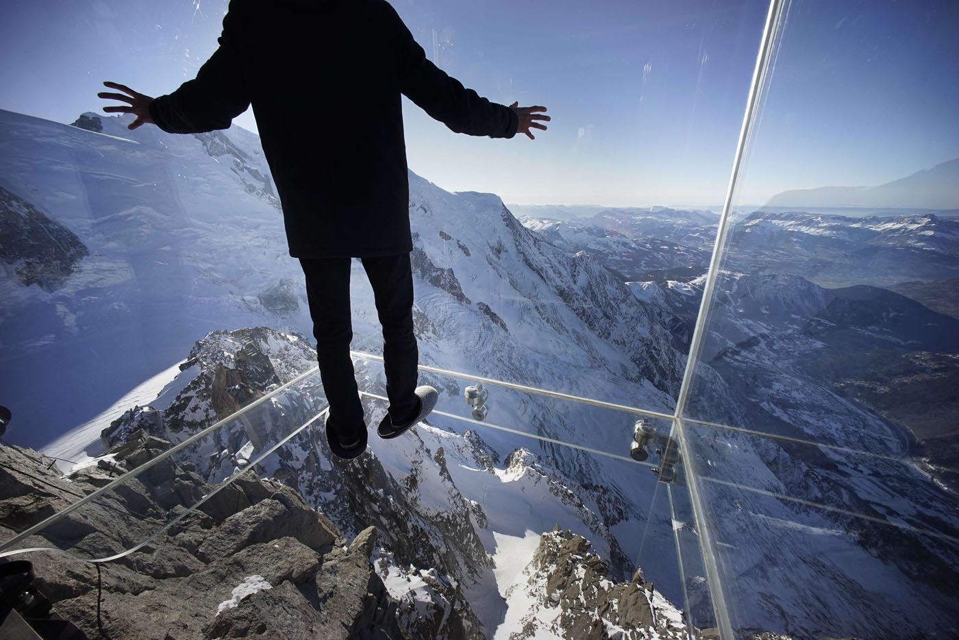 El mirador de vértigo: Una caja de cristal colgada sobre los Alpes (Fotos)