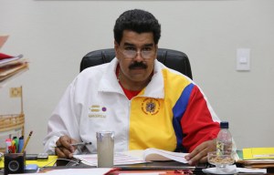 Maduro se reúne hoy con alcaldes de oposición electos el 8D