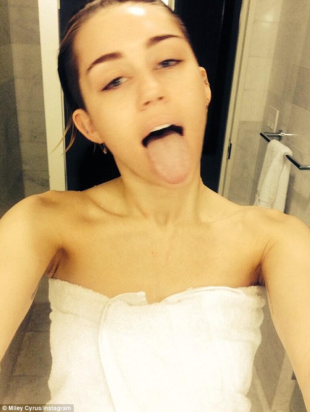 ¡No más lengua ni senos!…Miley Cyrus podría cantar desnuda en su próximo concierto