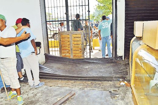 Colas por alimentos escasos provocan saqueo en San Félix