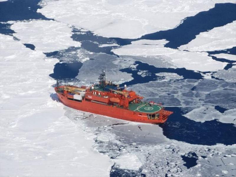 Rescatados todos los pasajeros del buque ruso varado en la Antártida
