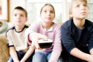 Gobierno ofrecerá dispositivo de control parental para televisión